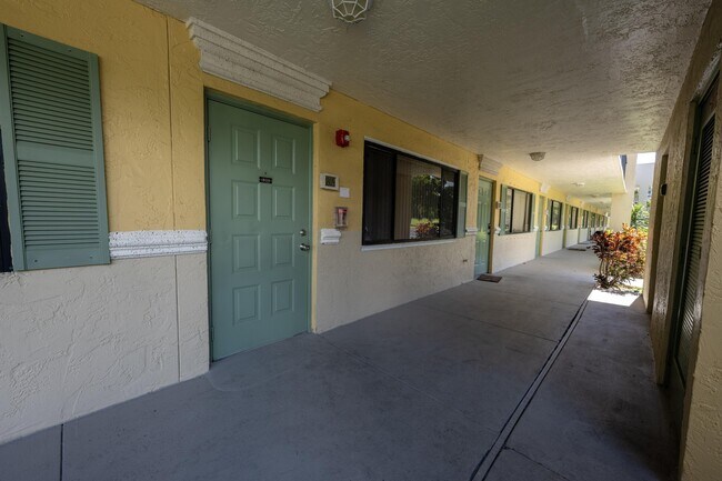 Building Photo - 1809 Meadows Cir W