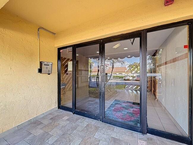 Building Photo - Beautiful 2 bedroom 2 bath Condo in Boca Raton, close to FAU