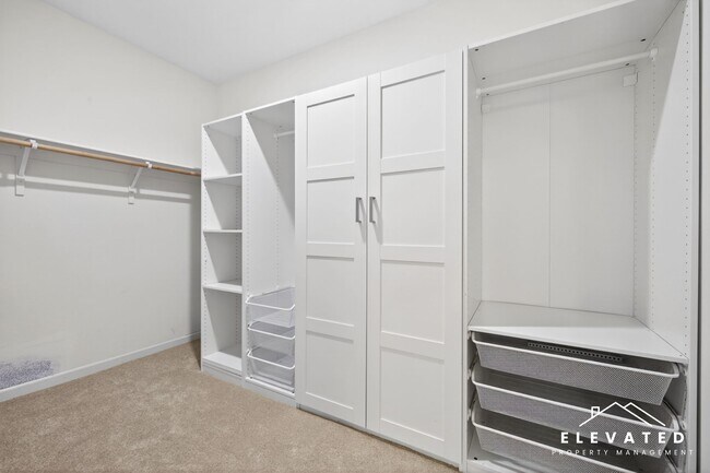 Building Photo - 611 Jade St