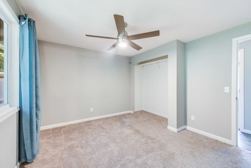 Building Photo - Updated split level home in Shoreline with...