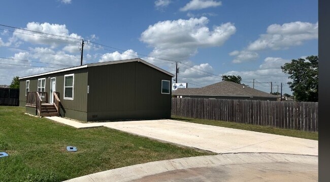 Building Photo - 113 Atakapa Ct