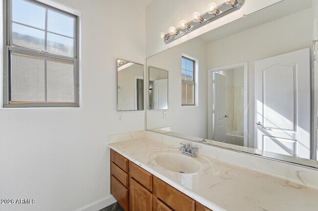 Building Photo - 15391 W Dreyfus St