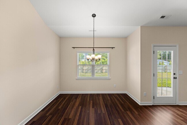 Building Photo - 3 bedroom with bonus room in Holly Ridge is available now!