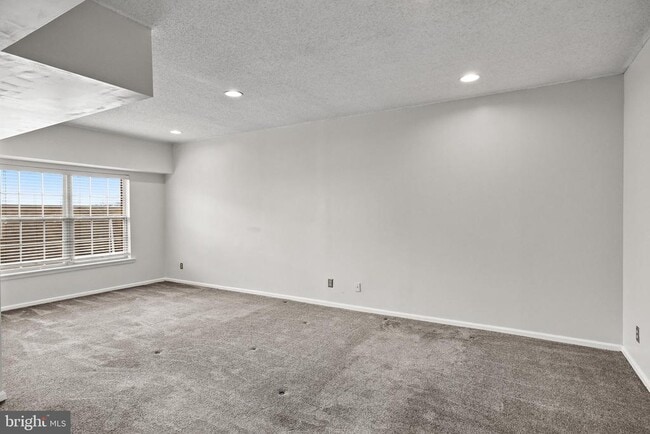 Building Photo - 6070 Main St