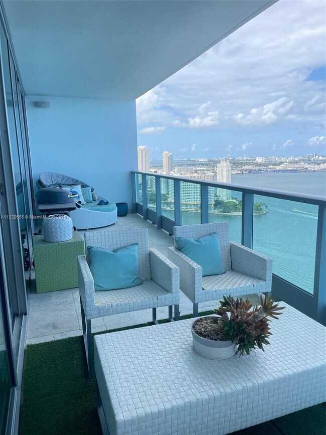 Building Photo - 1331 Brickell Bay Dr