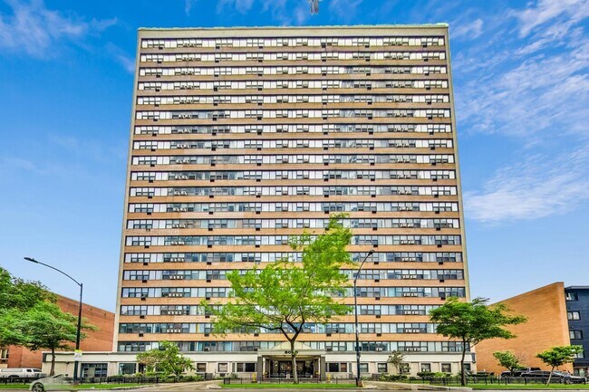 Primary Photo - 6030 N Sheridan Rd