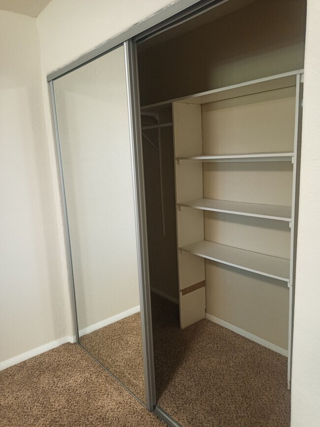 Building Photo - 9658 W Heather Rd