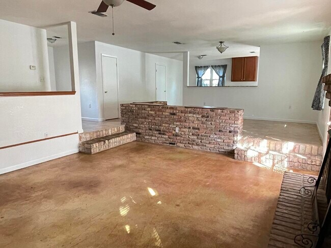 Building Photo - 606 Bayou Ln
