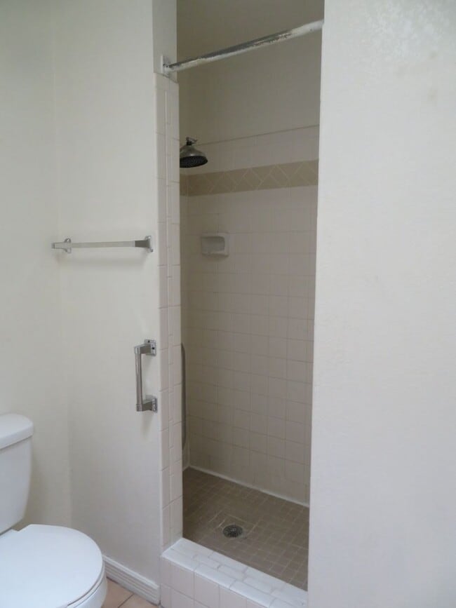 Building Photo - Clean 3 Bedroom 2 Bath Home For Rent