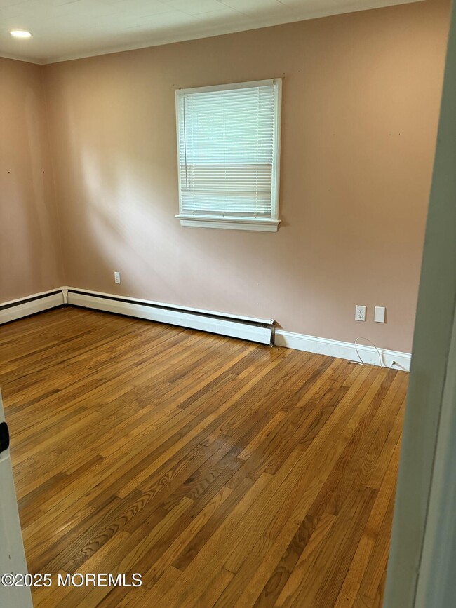 Building Photo - 609 Cable Ave