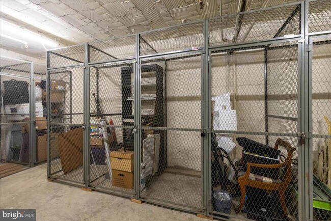 Building Photo - 1909 N Rhodes St