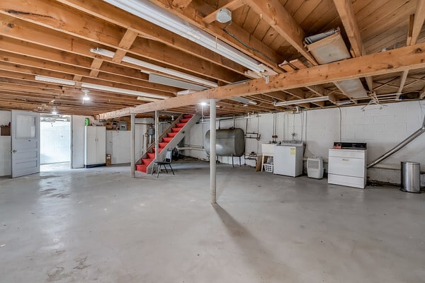 Building Photo - 110 Main St