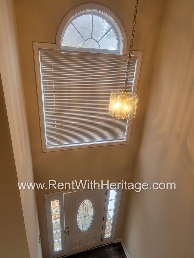 Building Photo - WOW!!...GORGEOUS HOME/HARDWOOD FLOORS/ UPGRADES GALLORE / SWIM - TENNIS