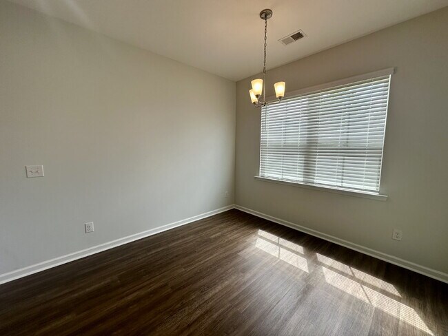 Building Photo - Three Bedroom Home with Large Loft in Heartstone Lakes!