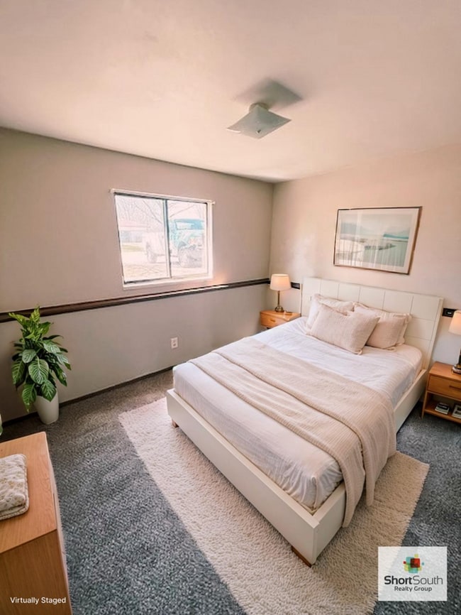 Building Photo - Updated 2 bed 1 bath main floor apartment with covered detached garage