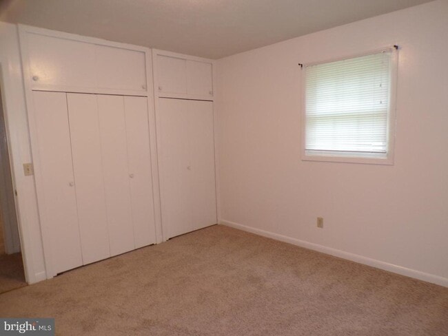 Building Photo - 111 Walnut Dr