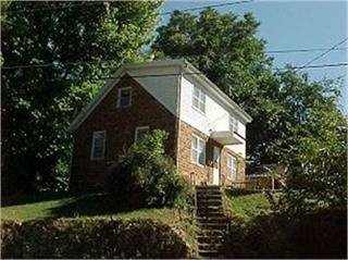 Primary Photo - 3 Bedroom House $800 AC, Laundry, off stre...