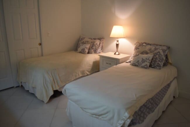 Building Photo - Fully furnished 3 bedroom 3 Bath POOL home in Sandpiper Bay