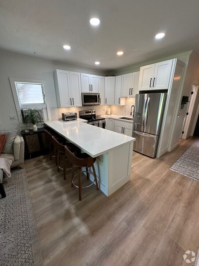 Building Photo - Beautifully Remodeled 2 bed 1 bath Pohaila...