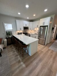 Building Photo - Beautifully Remodeled 2 bed 1 bath Pohaila...