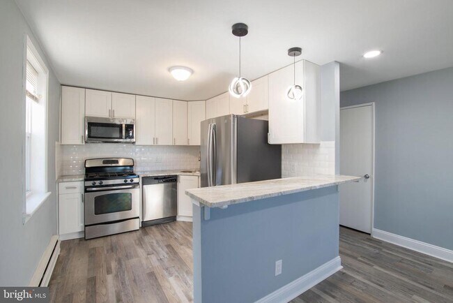 Primary Photo - 5905 Houghton St