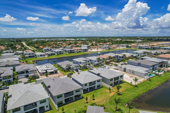Building Photo - 9451 Riverside Pk Dr