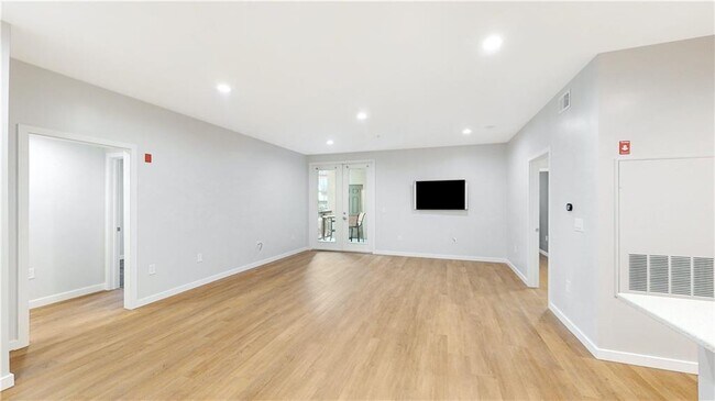 Building Photo - 1000 Providence Pl