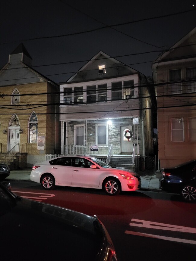 Building Photo - 89 W 21st St