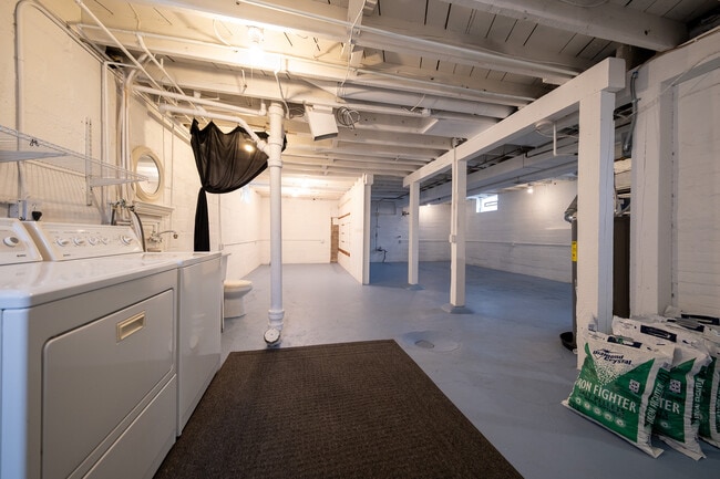 Building Photo - 4135 Quail Ave N