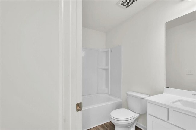 Building Photo - 1517 Vernon Blvd