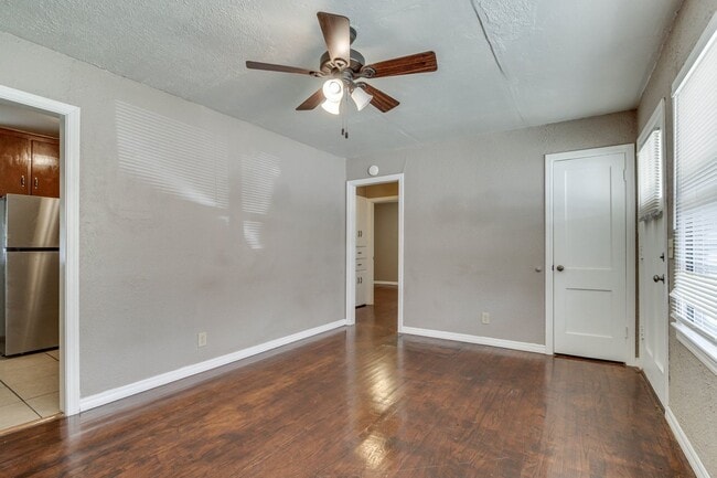 Building Photo - Charming 2-Bedroom Home with Original Hard...