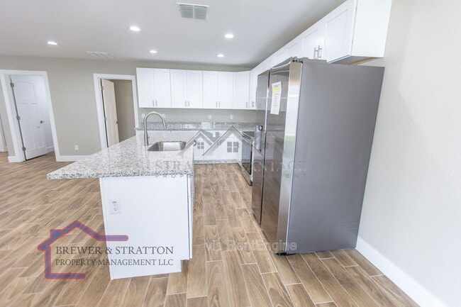 Building Photo - 2324 W Mobile Ln