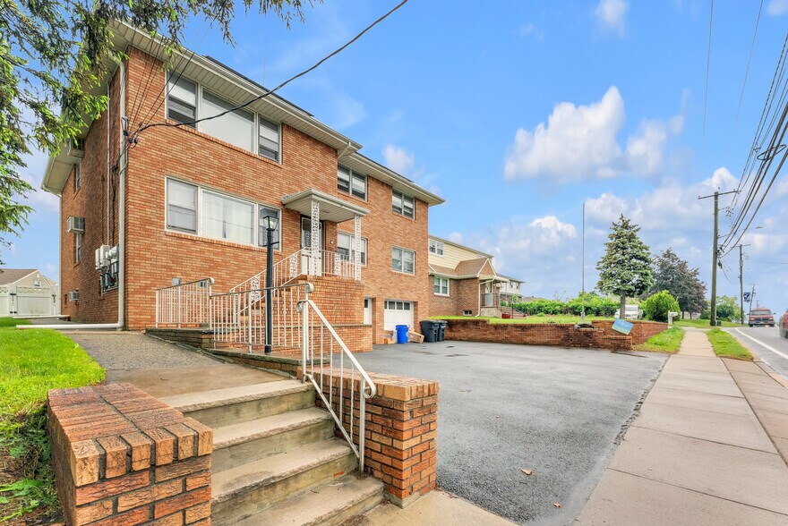 Primary Photo - 480 N Midland Ave