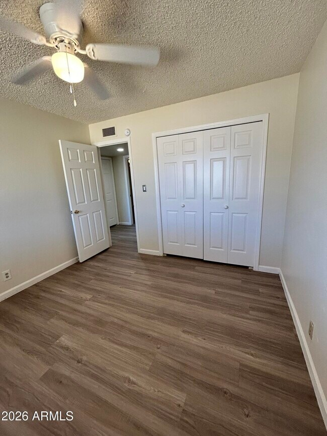 Building Photo - 711 N Oracle Cir