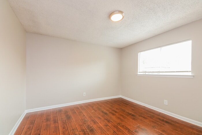 Building Photo - 6205 Magnolia Ln