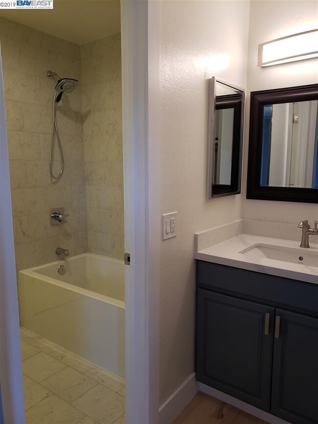 Building Photo - 40292 Santa Teresa Common