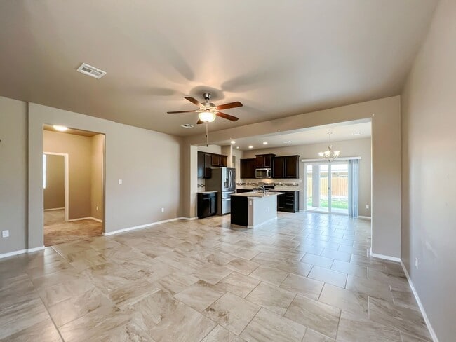 Building Photo - Modern 3 Bed 2 Bath Home - Pet Friendly!