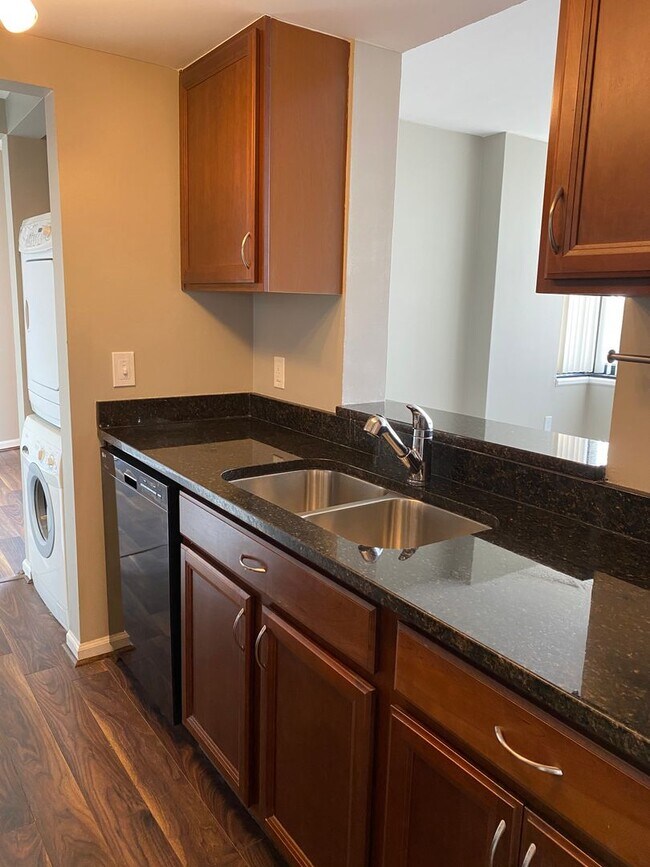 Building Photo - wh401