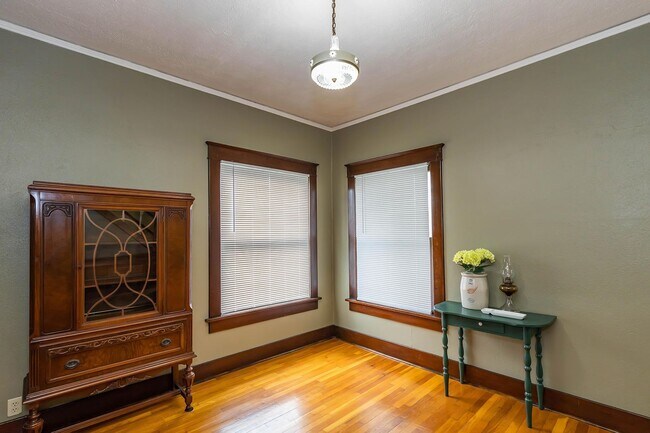 Building Photo - Charming Home - Close to Fort Riley