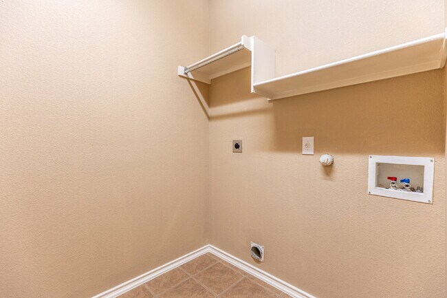 Building Photo - 648 Rooster Run