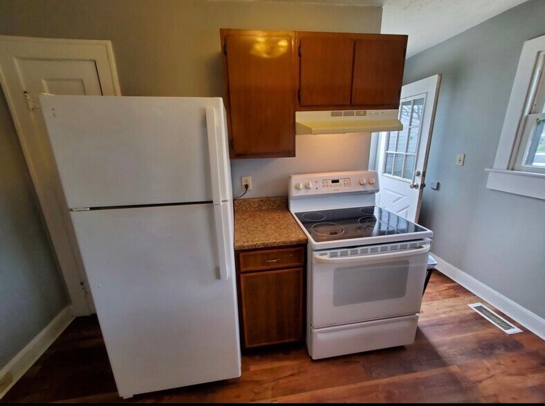 Building Photo - 2501 English Ave