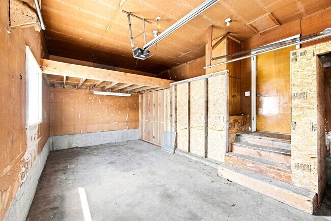 Building Photo - 204 Dove Ave