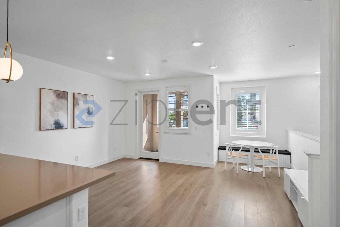 Building Photo - 15 Lisbon Ln