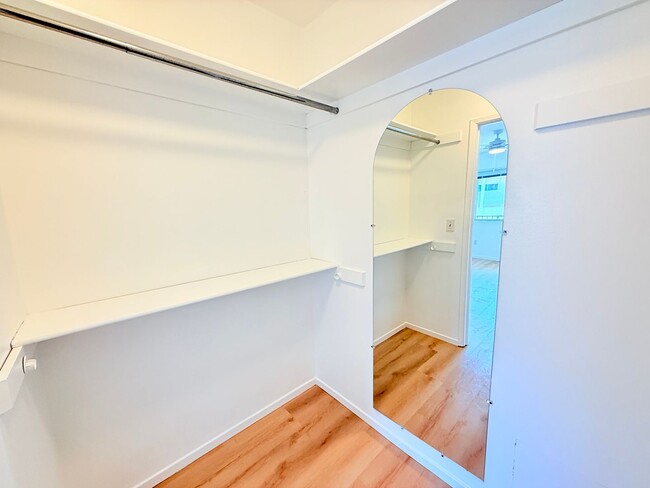 Building Photo - Stylish & Spacious 2-Bedroom Condo for Ren...