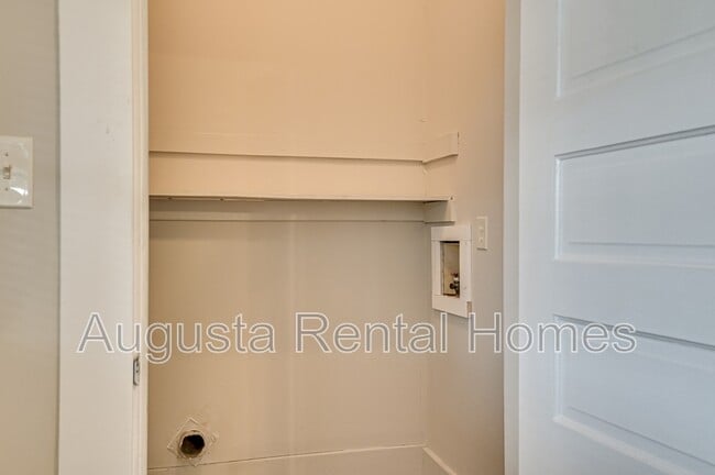 Building Photo - 107 4th St