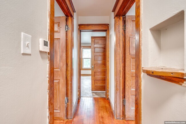 Building Photo - 714 S Memorial Dr