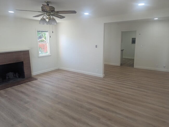 Building Photo - 485 S Fair Oaks Ave