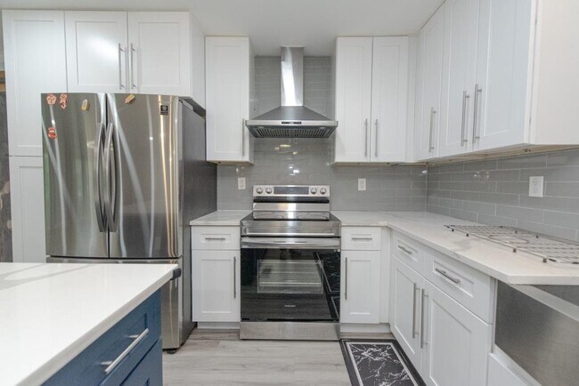 Building Photo - 2702 Davenport Rd NW