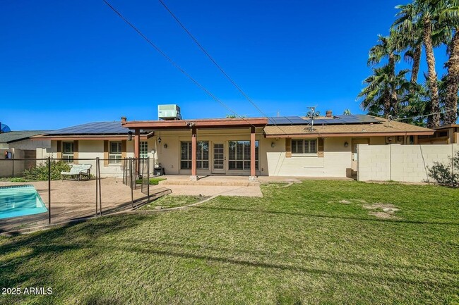 Building Photo - 201 W Diana Ave