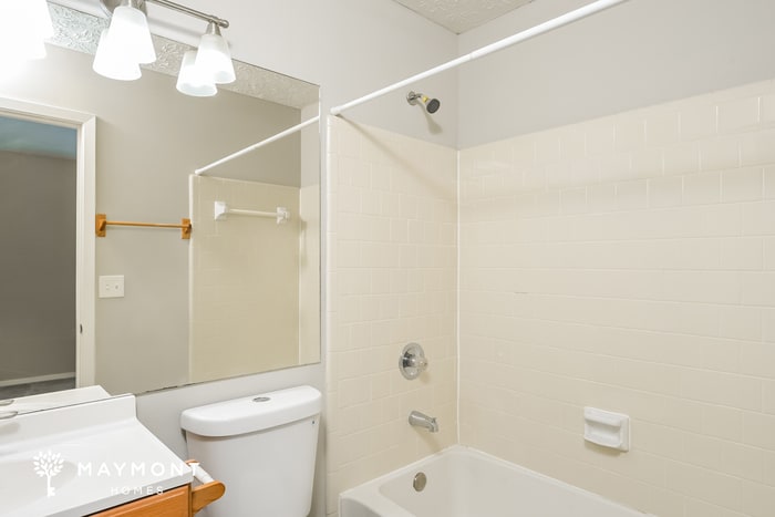 Building Photo - 5713 Wells Cir